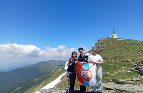 VREDNA NAGRADA ZA UČENIKE SREMSKOMITROVAČKE OSNOVNE ŠKOLE „SVETI SAVA“OD SREMA DO KAJMAKČALANA: Svetosavci na stazama stradanja i pobede