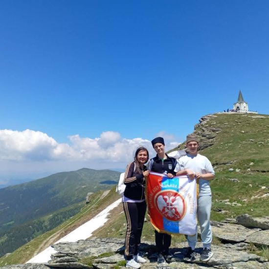 VREDNA NAGRADA ZA UČENIKE SREMSKOMITROVAČKE OSNOVNE ŠKOLE „SVETI SAVA“OD SREMA DO KAJMAKČALANA: Svetosavci na stazama stradanja i pobede