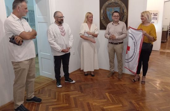 U MUZEJU SREMA OTVORENA IZLOŽBA „UJEDINjENI U HUMANOSTI“Svedočanstva velike tradicije i brige za zdravlje stanovništva