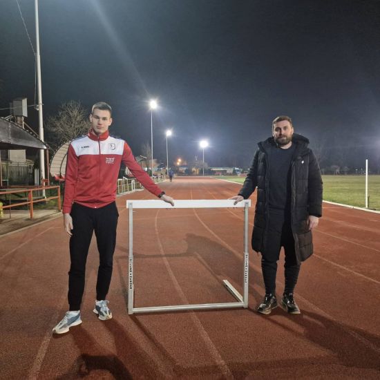 STEFAN ĐONIĆ, ATLETIČAR MITROVAČKOG „SIRMIJUMA“ I NEPRIKOSNOVENI JUNIORSKI PRVAK SRBIJE NA STAZI OD 60 METARA SA PREPONAMAJuniorski šampion olimpijskog kalibra