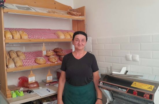 BILjANA JAKOVLjEVIĆ IZ SREMSKE MITROVICE PRAVI HLEB NAŠIH PREDAKAZdravlje na usta ulazi