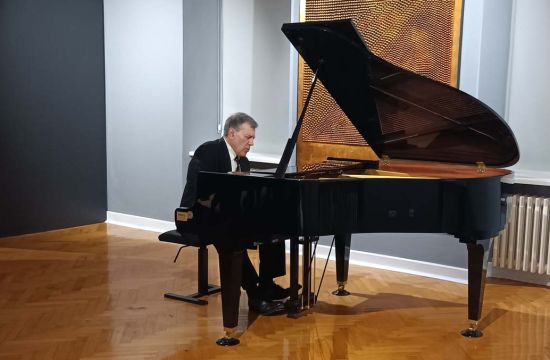 GALERIJA „LAZAR VOZAREVIĆ“Veče Šopena i klavirski recital Aleksandra Serdara