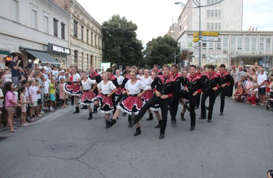 ODRŽAN „SREM FOLK FEST“Ritam koji spaja
