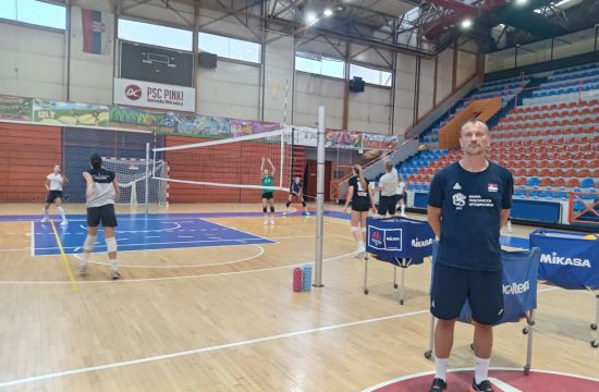 POČELE PRIPREME ODBOJKAŠICA „SREMA“ I JUNIORSKE REPREZENTACIJE SRBIJEUprkos vrućinama, u gradu na Savi sve pršti od ženske odbojke