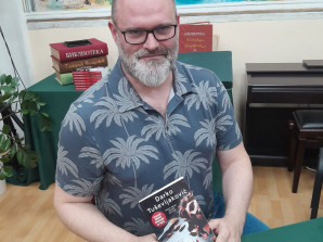 INTERVJU: DARKO TUŠEVLjAKOVIĆ, DOBITNIK NINOVE NAGRADE ZA ROMAN „KAROTA“Knjige se više kupuju nego što se čitaju