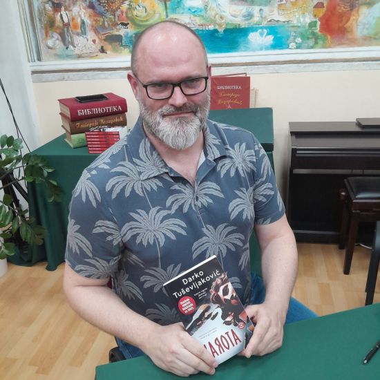 INTERVJU: DARKO TUŠEVLjAKOVIĆ, DOBITNIK NINOVE NAGRADE ZA ROMAN „KAROTA“Knjige se više kupuju nego što se čitaju