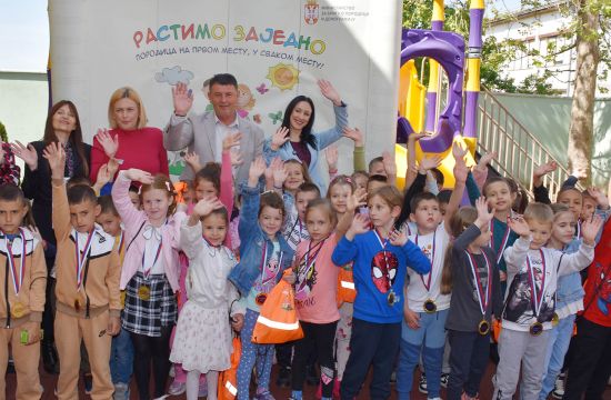 KAMPANJA „RASTIMO ZAJEDNO - PORODICA NA PRVOM MESTU“Pećinačka opština brine o porodici i deci