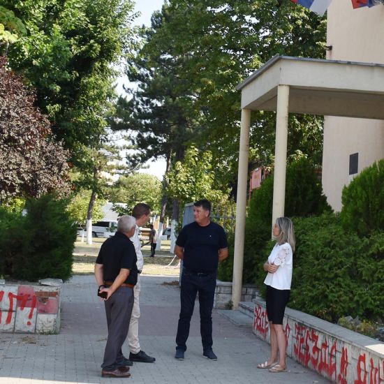 REKONSTRUKCIJA ŠKOLE U ŠIMANOVCIMAU toku zamena krova