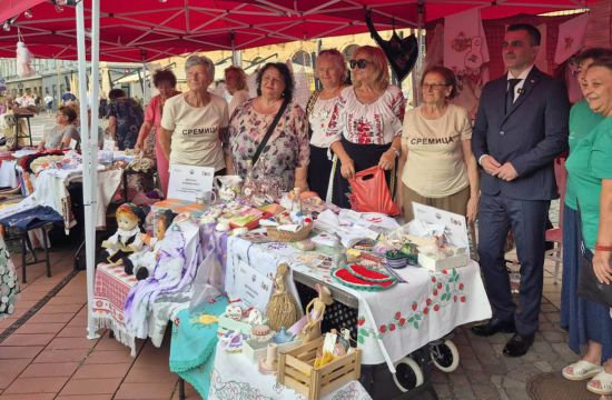 „SREMICE“ I „ŠIMANOVČANKE“ NA MANIFESTACIJI U TEMIŠVARUUdruženja žena predstavila svoj kraj