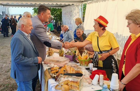 MIHOLJSKI SUSRETI SELA ODRŽANI U OGARUPredstavljeni običaji i kultura predaka
