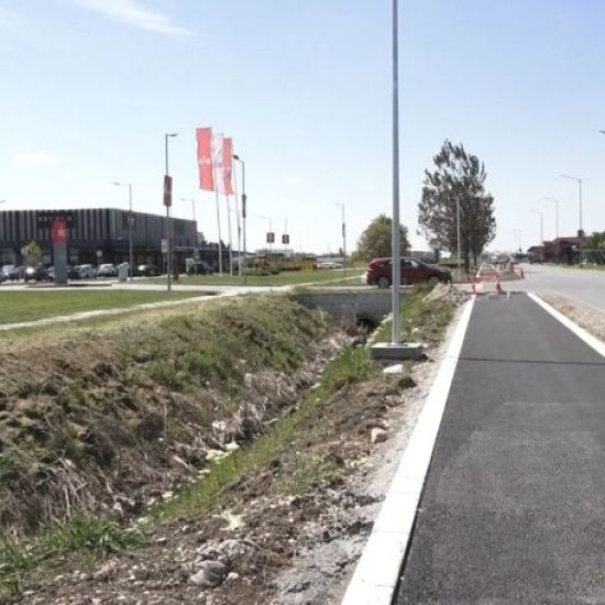 STARA PAZOVAPrivodi se kraju izgradnja biciklističko–pešačke staze