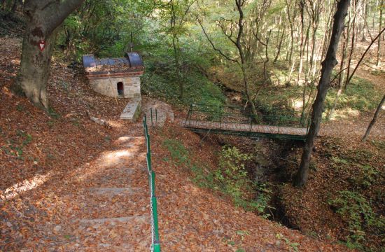 U SUSRET 1. MAJUFruška gora se tretira protiv krpelja