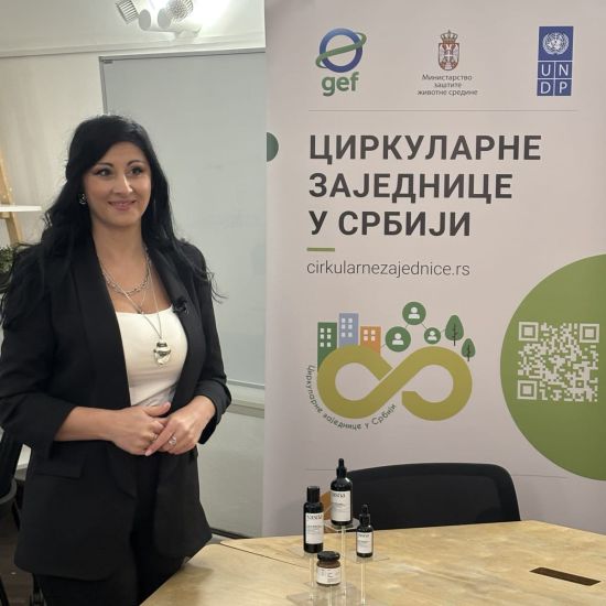 JASNA MAUKOVIĆ IZ ŠIDA BAVI SE PROIZVODNjOM I PRERADOM LEŠNIKAUlja za negu lica, tela i kose uskoro na svetskom tržištu