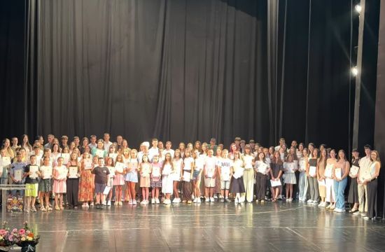 OPŠTINA RUMA NAGRADILA NAJBOLJE ĐAKE NA KRAJU ŠKOLSKE GODINEPriznanja za vukovce i đake generacije