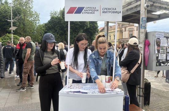SREMSKA MITROVICAAktivisti SNS-a sa Mitrovčanima