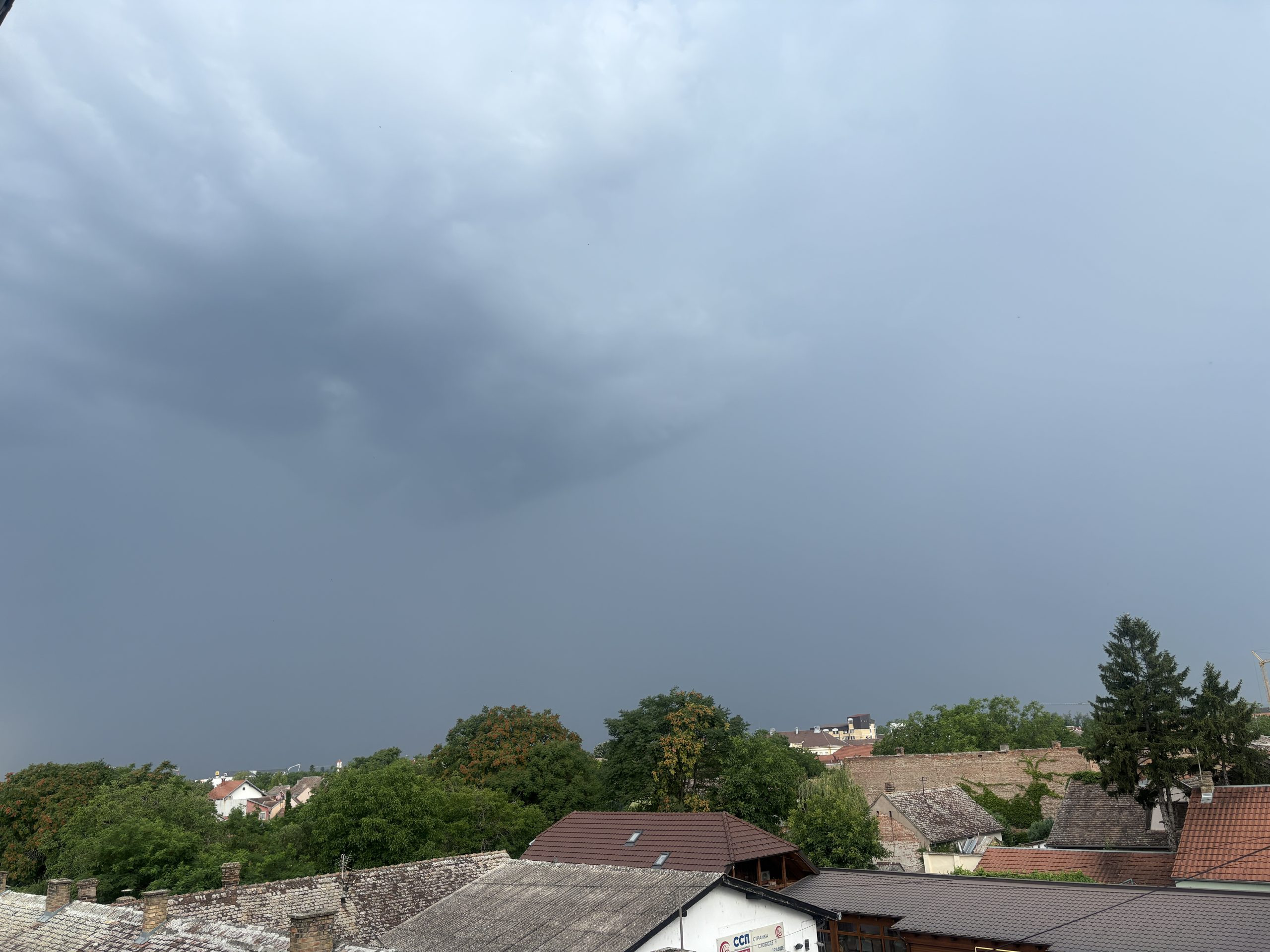 SREMSKA MITROVICAJako nevreme stiže u Srem i Mačvu.