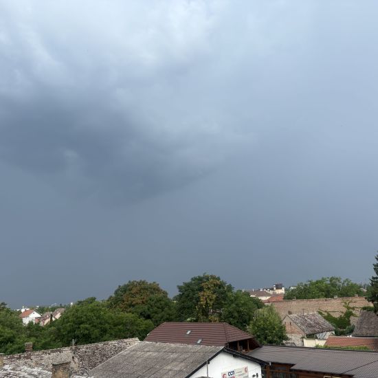 SREMSKA MITROVICAJako nevreme stiže u Srem i Mačvu.