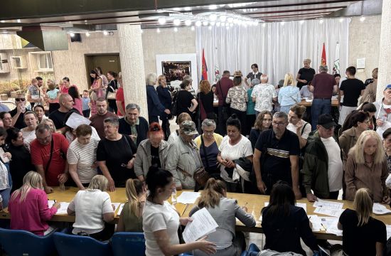 SREMSKA MITROVICA(Video) Prikupljanje potpisa podrške listi „Aleksandar Vučić – Ujedinjena Srbija“