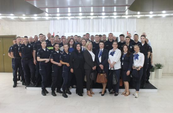 OBELEŽEN DAN MINISTARSTVA UNUTRAŠNjIH POSLOVA53 policijska službenika iz Srema položila svečanu zakletvu