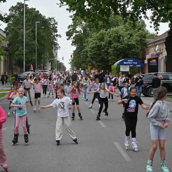 OBELEŽEN SVETSKI DAN PORODICE„Zavrti točak“ manifestacija za decu i roditelje