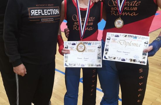 RUMADva zlata rumskim savatistima