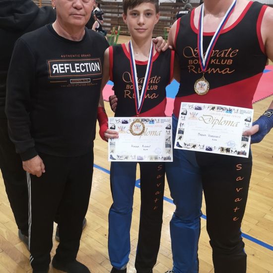 RUMADva zlata rumskim savatistima