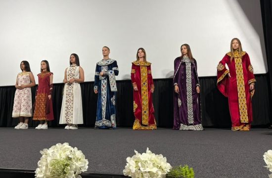 UDRUŽENjE ŽENA „MILEVA MARIĆ“ RUMAModna revija i izložba za 31 godinu postojanja