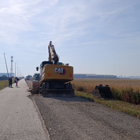 RUMSKA PETLJAPostavlja se drugi sloj asfalta na Rumskoj petlji