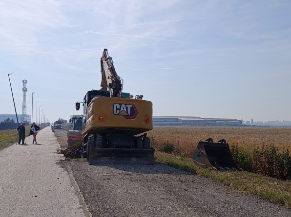 RUMSKA PETLJAPostavlja se drugi sloj asfalta na Rumskoj petlji