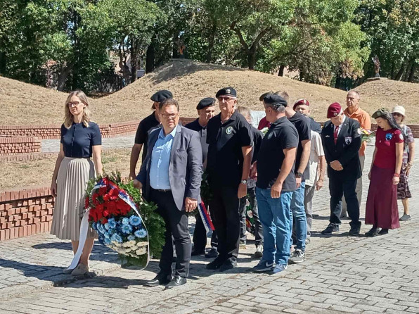 SPOMEN GROBLJE U SREMSKOJ MITROVICIGodišnjica stradanja Sremaca u racijama Viktora Tomića