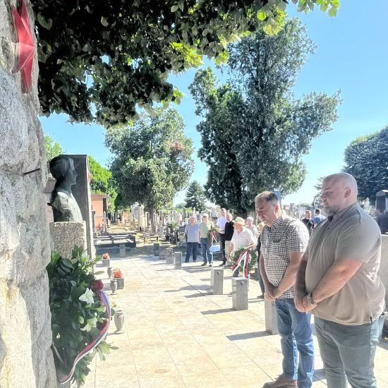 GRADSKO GROBLJE U RUMIObeležen Dan borca