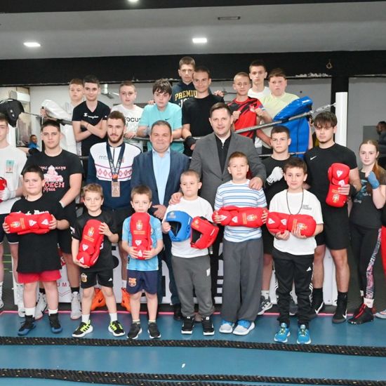 BOKS KLUB „SLOVEN“ RUMASportska oprema od Bokserskog saveza Srbije