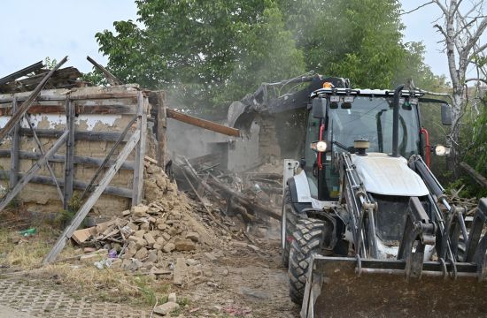 POČELO UKLANjANjE DOTRAJALE KUĆE U RUMISprečavanje ugrožavanja bezbednosti prolaznika
