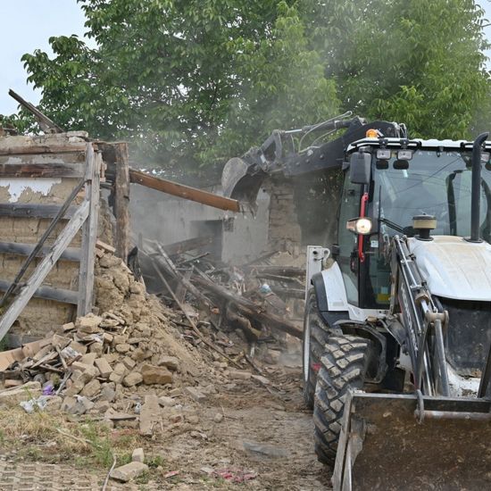 POČELO UKLANjANjE DOTRAJALE KUĆE U RUMISprečavanje ugrožavanja bezbednosti prolaznika