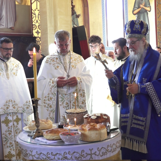 SLAVA HRAMA POKROVA PRESVETE BOGORODICEMitropolit sremski Vasilije služio liturgiju u Staroj Pazovi