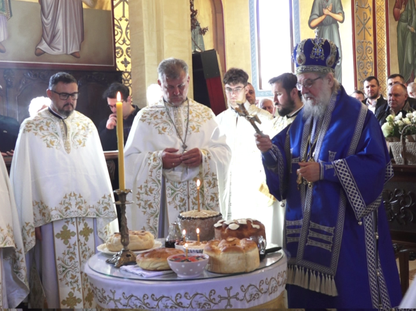 SLAVA HRAMA POKROVA PRESVETE BOGORODICEMitropolit sremski Vasilije služio liturgiju u Staroj Pazovi