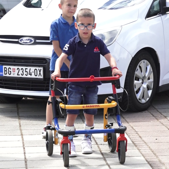 HUMANITARNI AUTO - SKUPZa lečenje Vuka Petkovića 260 hiljada dinara