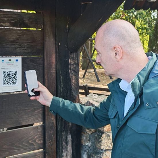 FRUŠKA GORAPrva inkluzivna tabla na Fruškoj gori sa turističkim sadržajima