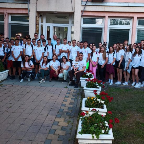 OPŠTINA PEĆINCI NAGRADILA NAJBOLJE ĐAKENagradno letovanje u Herceg Novi