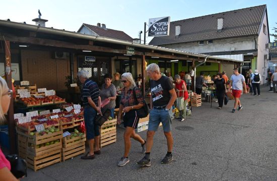 TEMA BROJA: BEZBEDNOST HRANE U LETNjIM MESECIMASmanjiti rizik od kvarenja namirnice i trovanja hranom