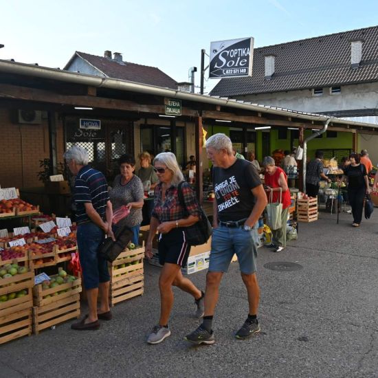 TEMA BROJA: BEZBEDNOST HRANE U LETNjIM MESECIMASmanjiti rizik od kvarenja namirnice i trovanja hranom