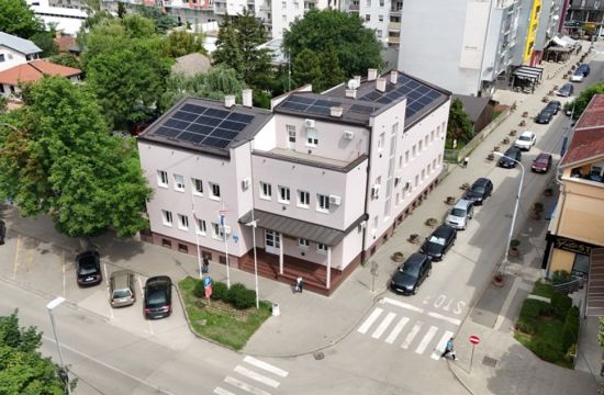 RUMAUšteda: Na opštinskoj zgradi postavljeni solarni paneli