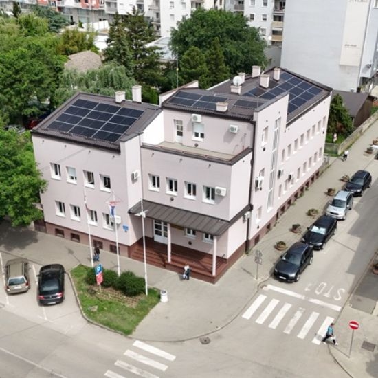 RUMAUšteda: Na opštinskoj zgradi postavljeni solarni paneli